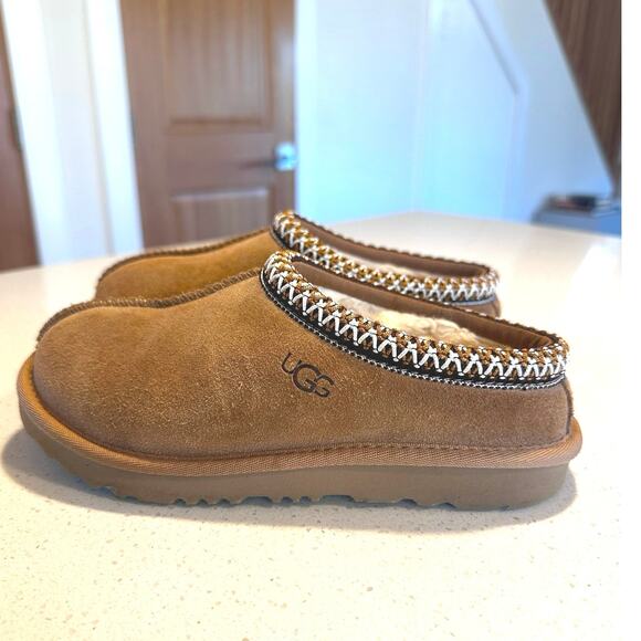 UGG Big Kids Size 2 Tasman Slipper in Chestnut Great Condition - Picture 12 of 12